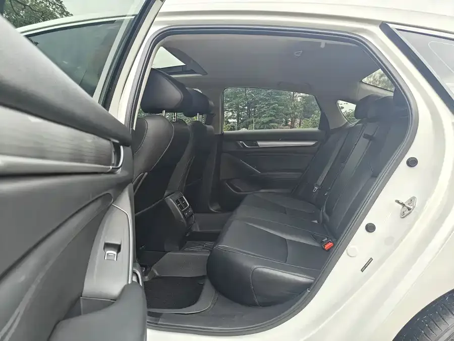Honda Accord Accord 2022 260TURBO Deluxe Edition 2022 — миниатюра 3