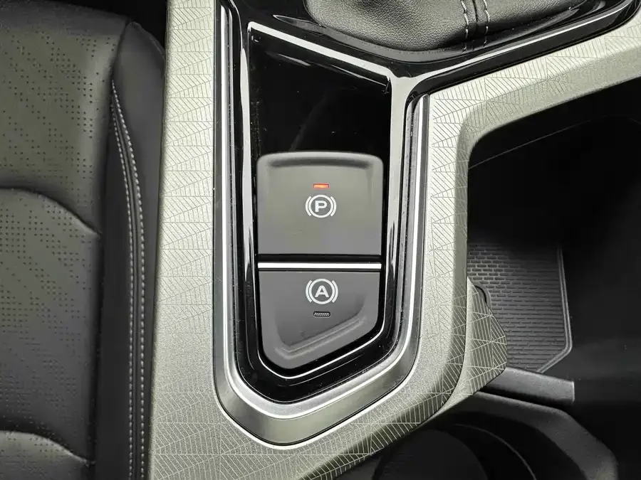 Geely Emgrand Emgrand 2022 4th Generation 1.5L CVT Premium Edition 2023 — миниатюра 5