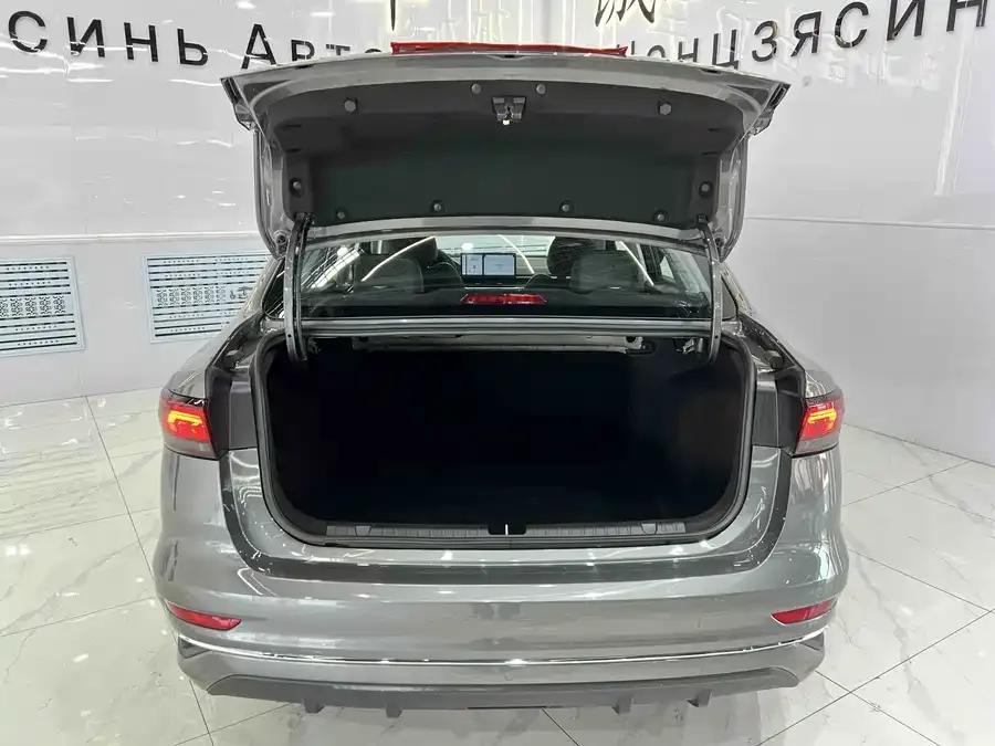 Geely Emgrand Emgrand 2022 4th Generation 1.5L CVT Premium Edition 2023 — миниатюра 5