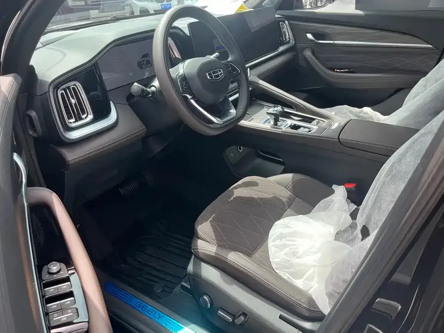Geely Monjaro Geely Xingyue L 2026 Oriental Yao 2.0TD Automatic Sky Edition 2026 — миниатюра 3
