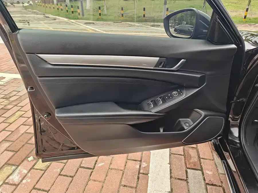 Honda Accord Accord 2022 260TURBO Deluxe Edition 2022 — миниатюра 2