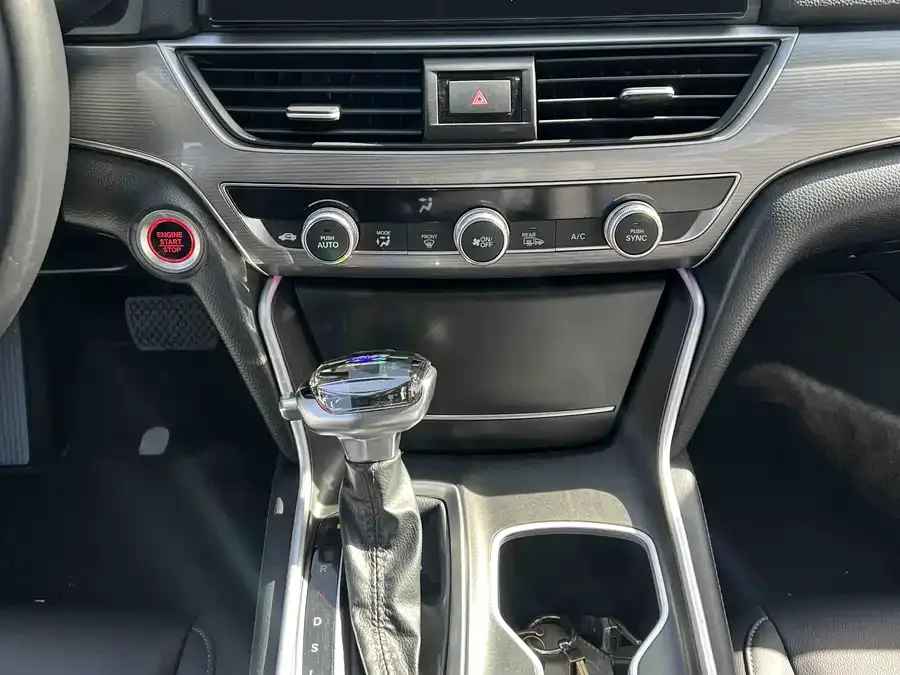 Honda Accord Accord 2022 260TURBO Deluxe Edition 2022 — миниатюра 2