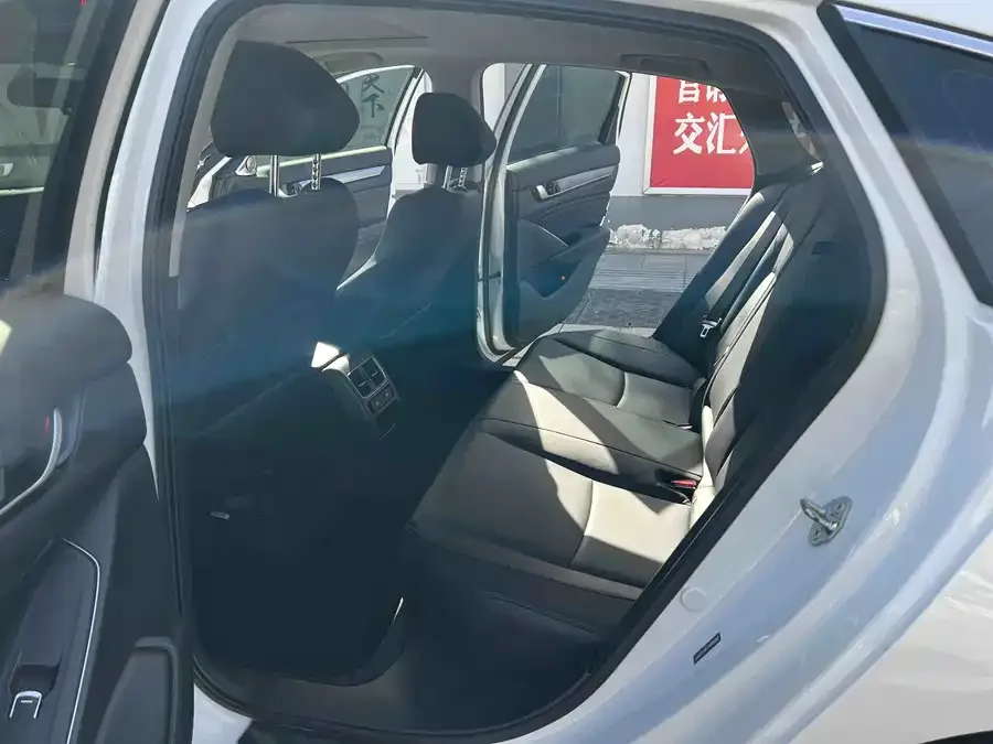 Honda Accord Accord 2022 260TURBO Deluxe Edition 2022 — миниатюра 3