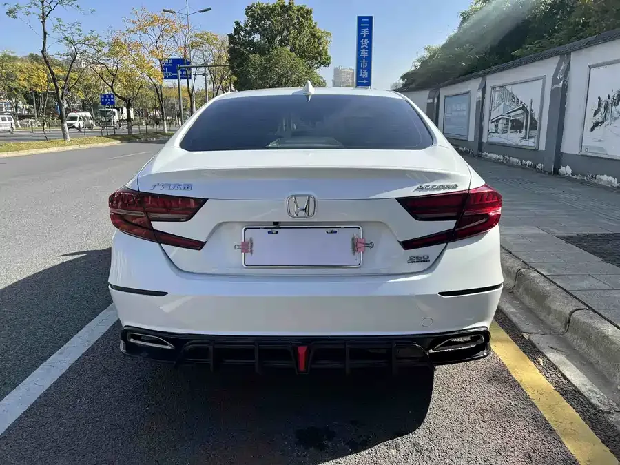 Honda Accord Accord 2022 260TURBO Deluxe Edition 2022 — миниатюра 4