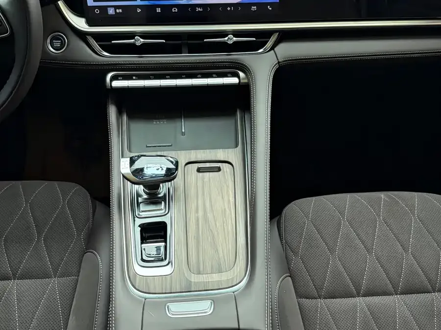 Geely Monjaro Geely Xingyue L 2026 Oriental Yao 2.0TD Automatic Sky Edition 2025 — миниатюра 4