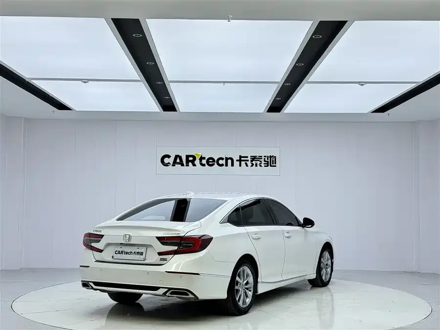 Honda Accord Accord 2022 260TURBO Deluxe Edition 2022 — миниатюра 2