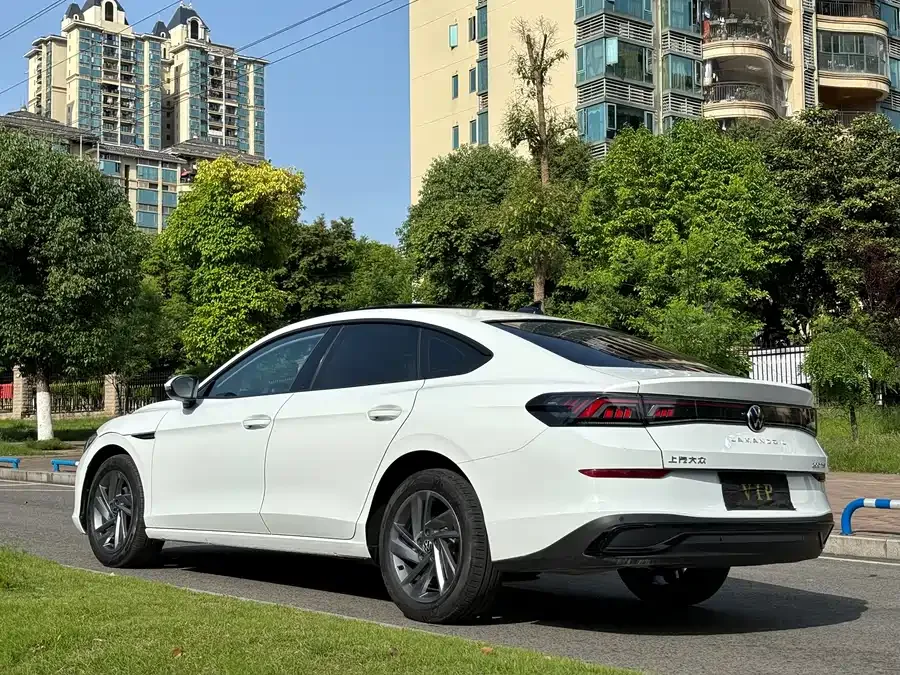 Volkswagen Lamando Lingdu 2024 Lingdu L 200TSI DSG Hot Edition 2024 — миниатюра 2