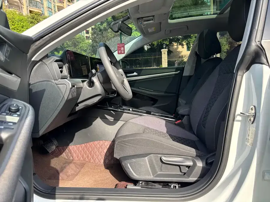 Volkswagen Lamando Lingdu 2024 Lingdu L 200TSI DSG Hot Edition 2024 — миниатюра 3
