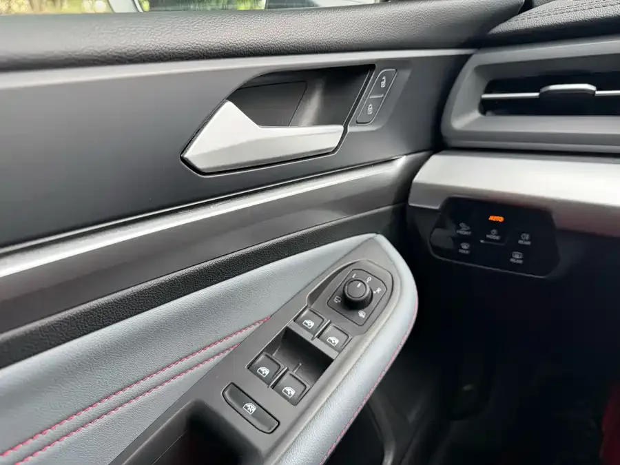 Volkswagen Lamando 2024 Lingdu Lingdu L 280TSI DSG Hot Edition 2024 — миниатюра 5