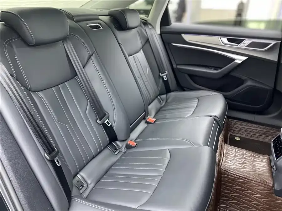 Audi A6L 2024 45 TFSI Premium Edition 2024 — миниатюра 4
