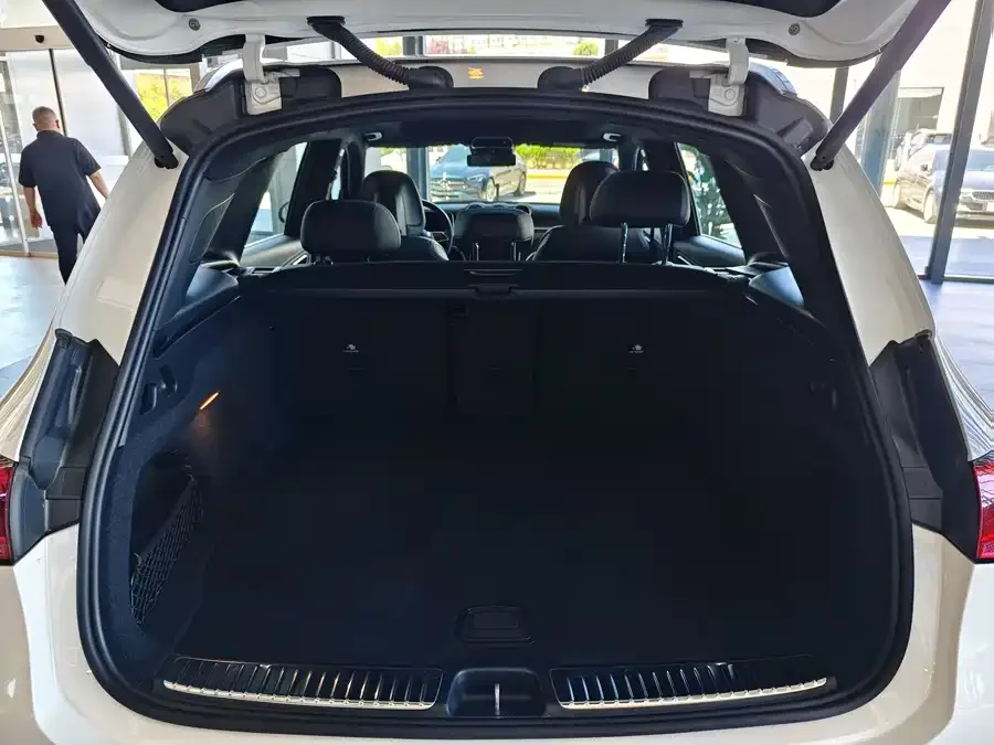 Mercedes-Benz GLC-Class Mercedes-Benz GLC 2023 GLC 260 L 4MATIC dynamic 5-seater 2023 — миниатюра 3