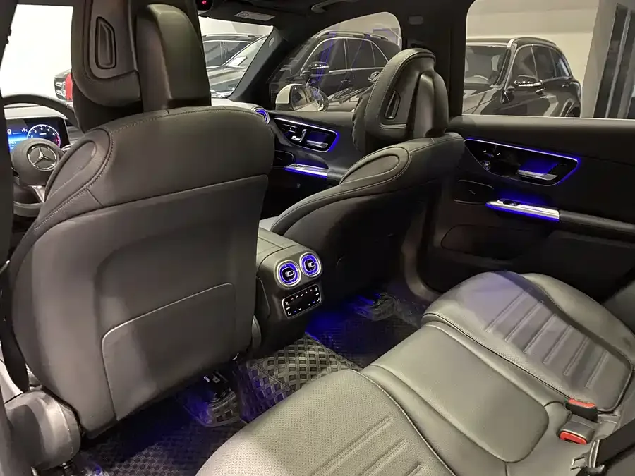 Mercedes-Benz GLC-Class Mercedes-Benz GLC 2024 GLC 260 L 4MATIC luxury 5-seater 2024 — миниатюра 3