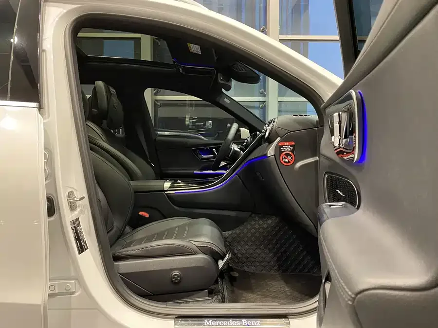 Mercedes-Benz GLC-Class Mercedes-Benz GLC 2024 GLC 260 L 4MATIC luxury 5-seater 2024 — миниатюра 4