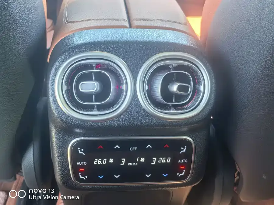Mercedes-Benz GLC-Class Mercedes-Benz GLC 2024 GLC 300 L 4MATIC dynamic 5-seater 2024 — миниатюра 3