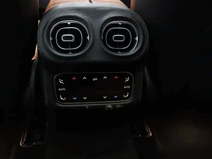Mercedes-Benz GLC-Class Mercedes-Benz GLC 2024 GLC 260 L 4MATIC luxury 5-seater 2024 — миниатюра 3