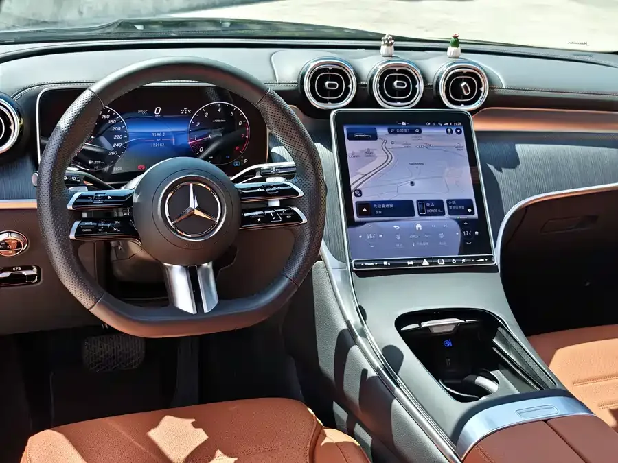 Mercedes-Benz GLC-Class Mercedes-Benz GLC 2024 GLC 260 L 4MATIC luxury 5-seater 2024 — миниатюра 3