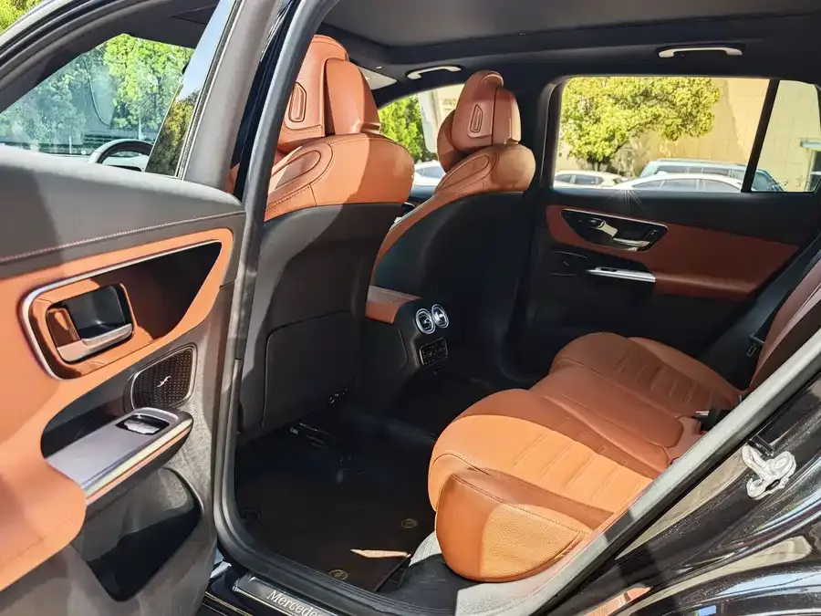 Mercedes-Benz GLC-Class Mercedes-Benz GLC 2024 GLC 260 L 4MATIC luxury 5-seater 2024 — миниатюра 4
