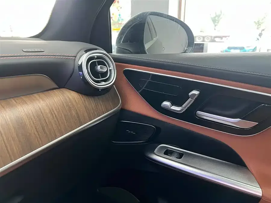 Mercedes-Benz GLC-Class Mercedes-Benz GLC 2024 GLC 300 L 4MATIC dynamic 5-seater 2024 — миниатюра 3