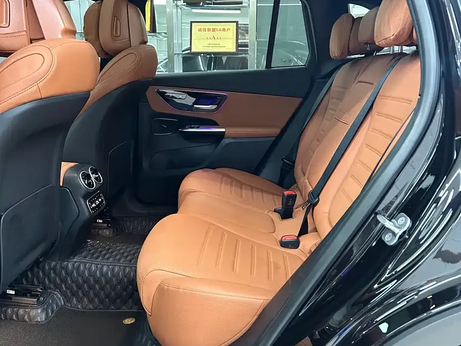 Mercedes-Benz GLC-Class Mercedes-Benz GLC 2024 GLC 260 L 4MATIC dynamic 5-seater 2024 — миниатюра 3