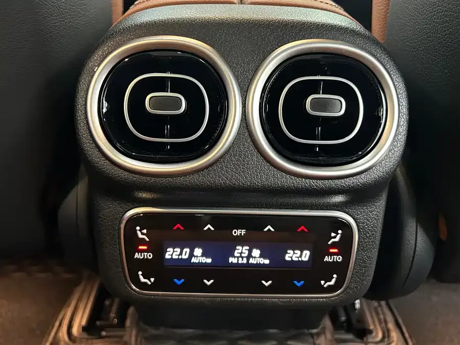 Mercedes-Benz GLC-Class Mercedes-Benz GLC 2024 GLC 260 L 4MATIC dynamic 5-seater 2024 — миниатюра 4