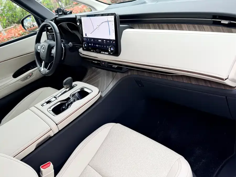 Lexus LM 2023 500h Six-seat Premium Edition 2024 — миниатюра 5