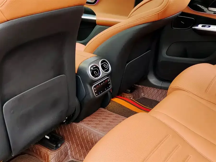 Mercedes-Benz GLC-Class Mercedes-Benz GLC 2024 GLC 260 L 4MATIC dynamic 5-seater 2024 — миниатюра 3