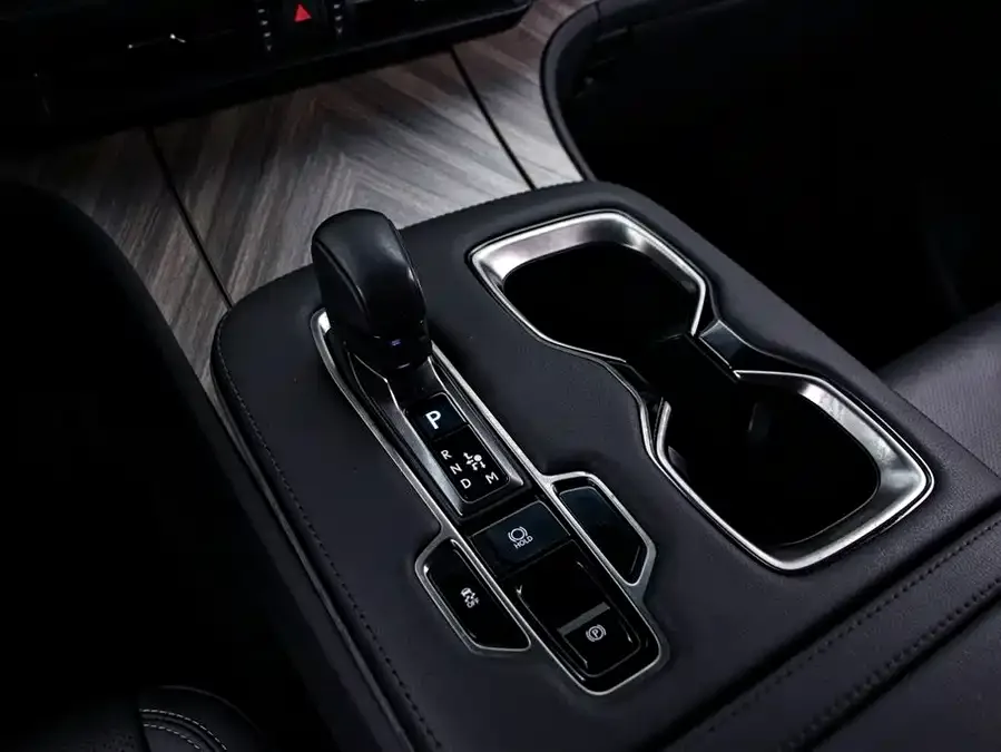 Lexus LM 2023 500h Six-seat Premium Edition 2024 — миниатюра 3