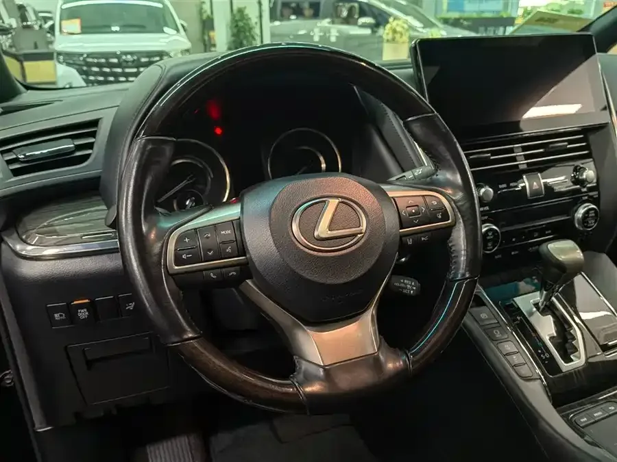 Lexus LM 2020 300h Four-seat Royal Edition 2022 — миниатюра 3