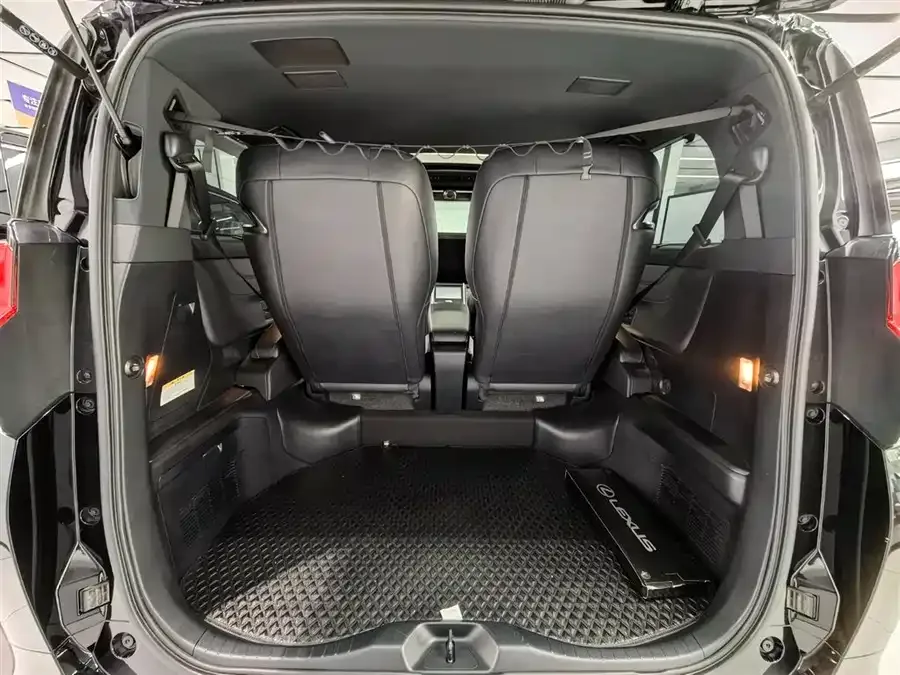Lexus LM 2020 300h Four-seat Royal Edition 2022 — миниатюра 4