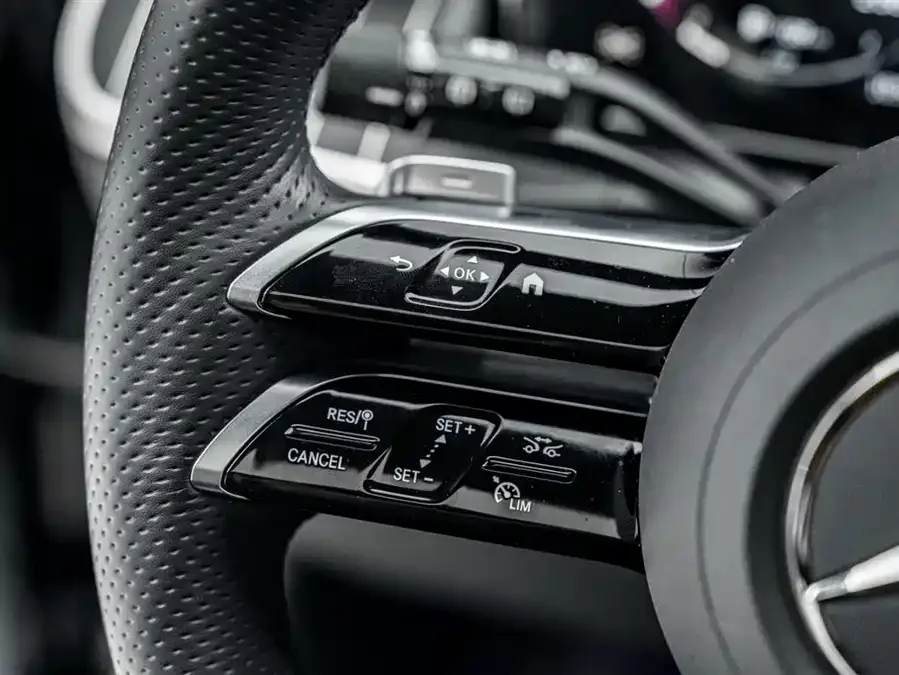Mercedes-Benz GLC-Class Mercedes-Benz GLC 2023 GLC 260 L 4MATIC luxury 7-seater 2023 — миниатюра 3