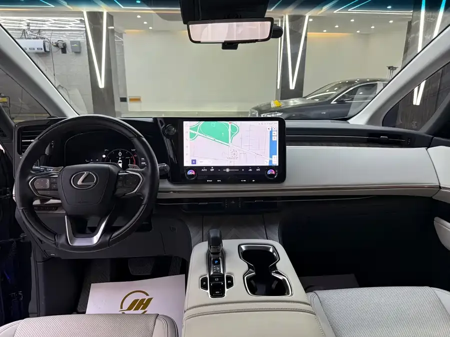 Lexus LM 2023 350h Seven-seat Elegant Edition 2023 — миниатюра 3