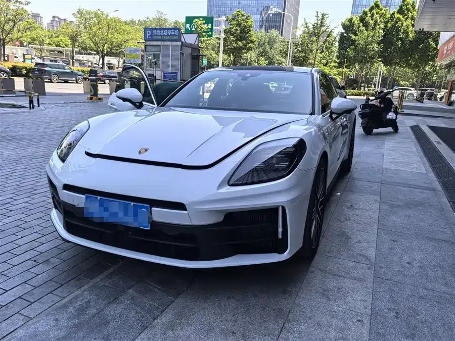 Porsche Panamera 2025