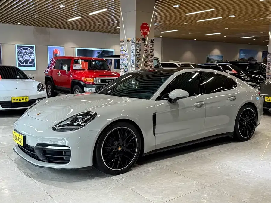 Porsche Panamera 2023