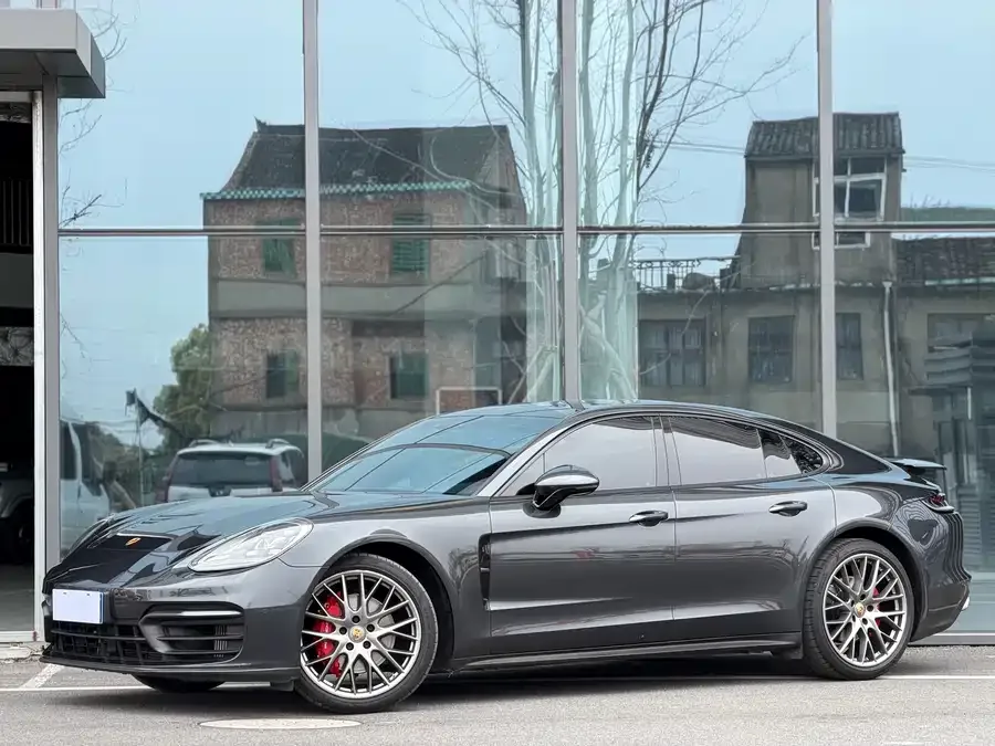 Porsche Panamera 2023