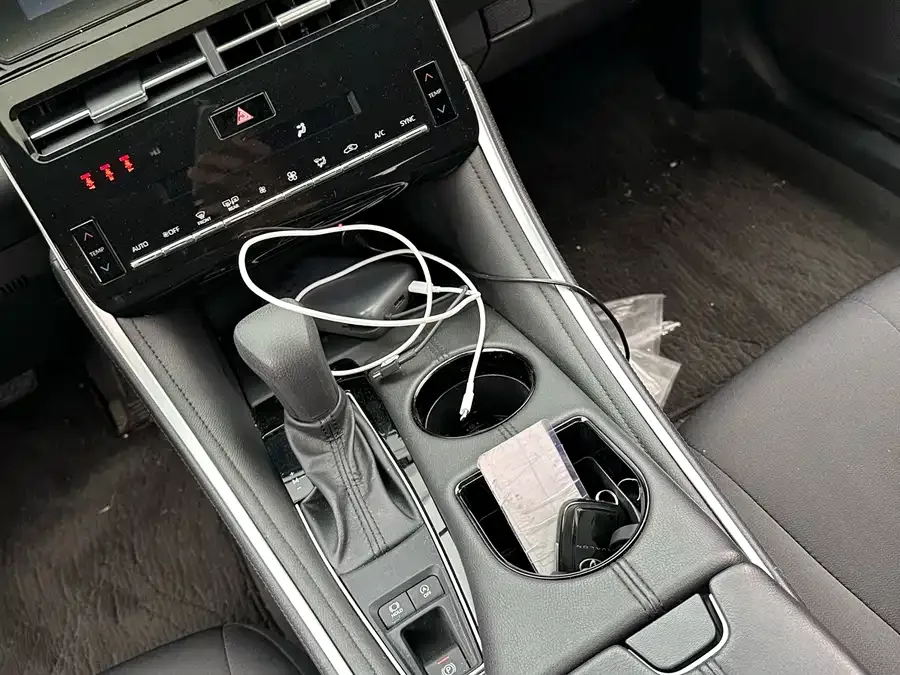 Toyota Avalon Asia Dragon 2022 2.0L Enterprising Edition 2022 — миниатюра 5