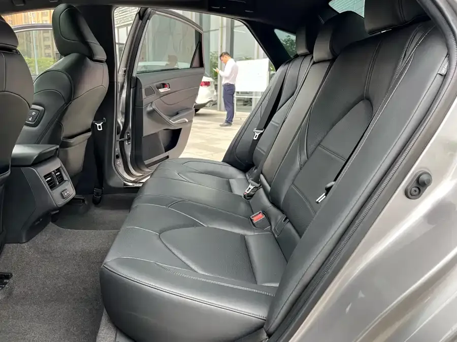 Toyota Avalon Asia Dragon 2022 2.5L Deluxe Edition 2022 — миниатюра 4