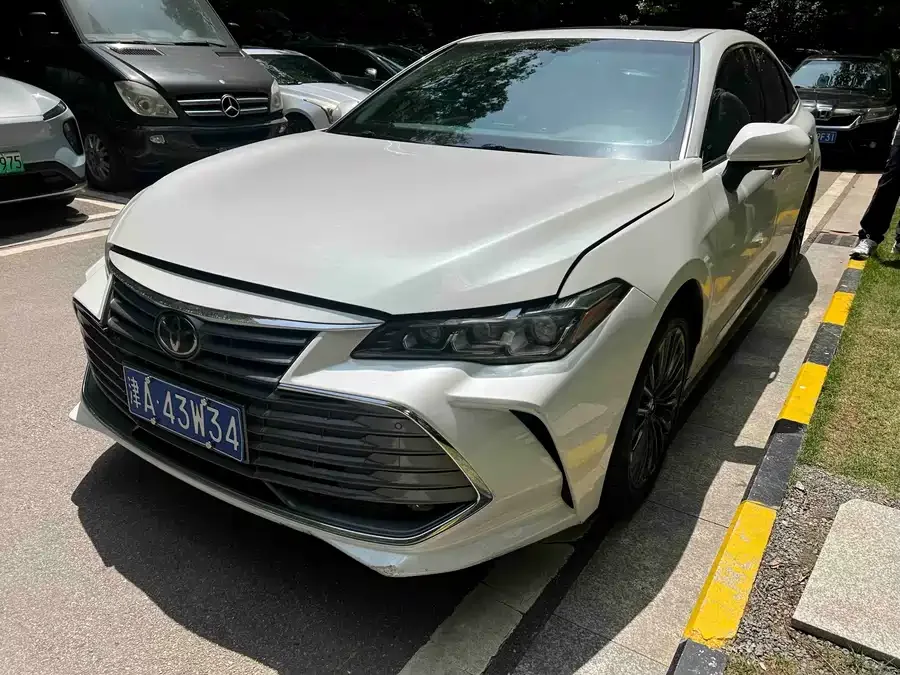 Toyota Avalon 2019 Avalon 2.0L XLE Premium Edition National VI 2022 — фото 1, купить с доставкой в Москву
