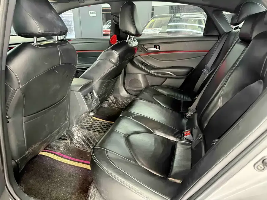 Toyota Avalon Asia Dragon 2022 2.0L Enterprising Edition 2022 — миниатюра 3