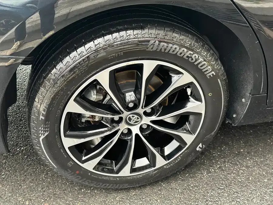 Toyota Avalon Asia Dragon 2022 2.5L Enterprising Edition 2023 — миниатюра 5