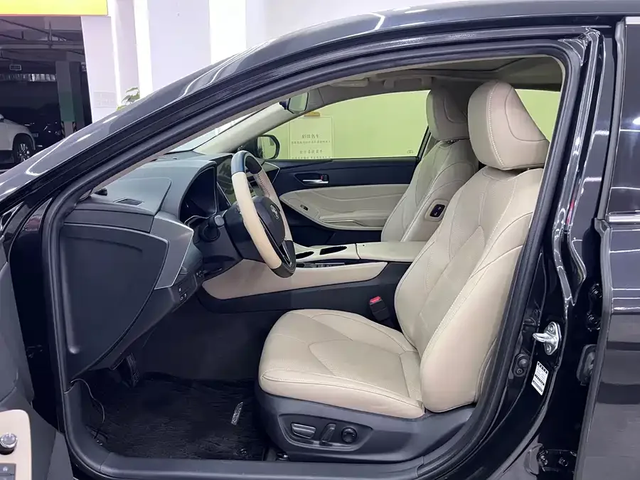 Toyota Avalon 2023 Avalon Hybrid 2.5L Luxury Edition 2022 — миниатюра 3