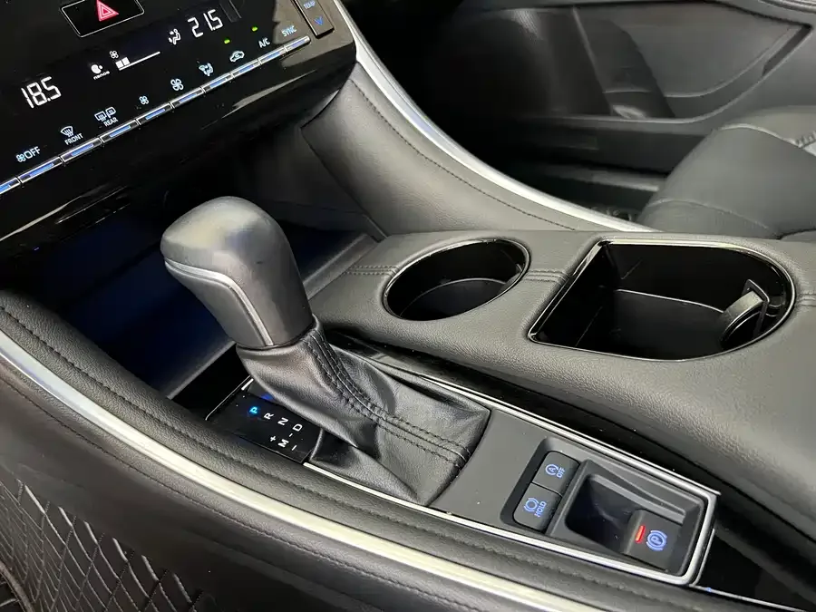 Toyota Avalon Asia Dragon 2022 2.0L Deluxe Edition 2023 — миниатюра 4