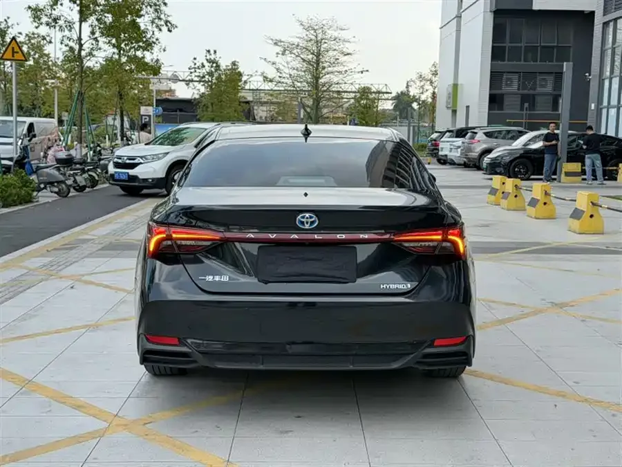 Toyota Avalon 2023 Avalon Hybrid 2.5L Luxury Edition 2023 — миниатюра 2