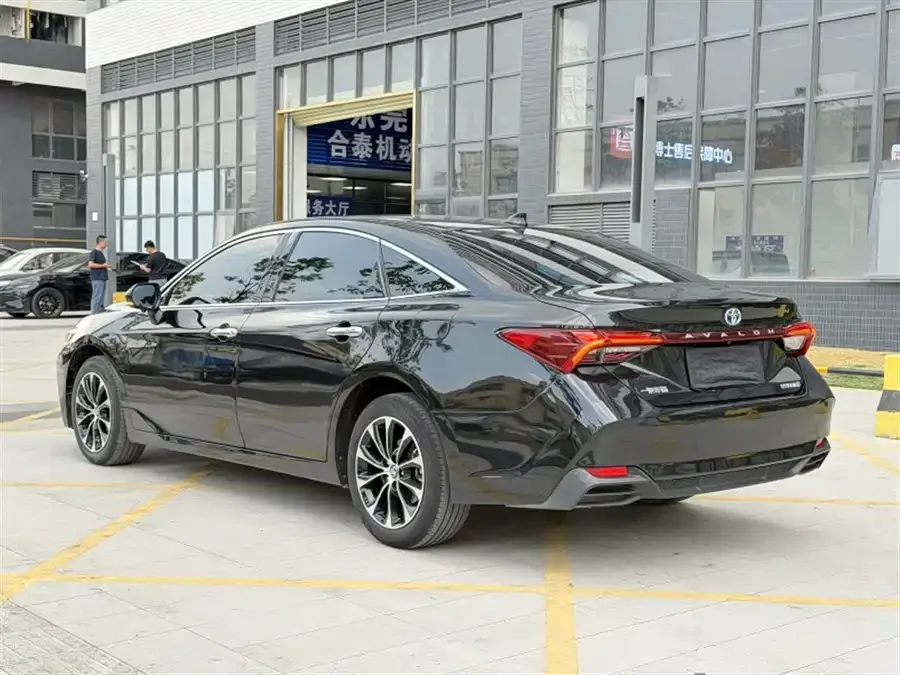 Toyota Avalon 2023 Avalon Hybrid 2.5L Luxury Edition 2023 — миниатюра 4
