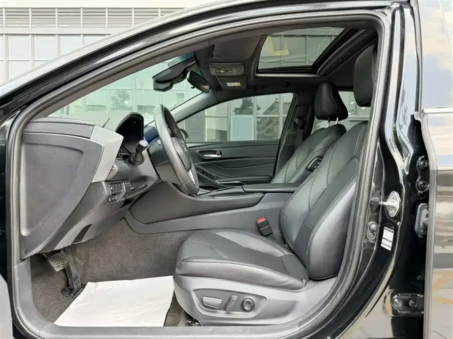 Toyota Avalon 2023 Avalon Hybrid 2.5L Luxury Edition 2023 — миниатюра 5