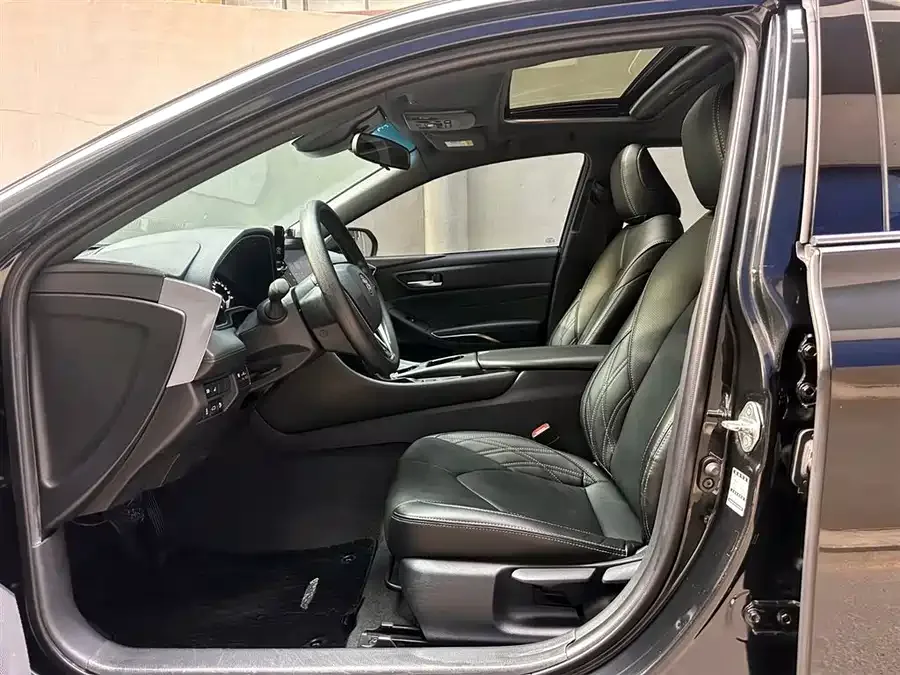 Toyota Avalon Asia Dragon 2022 2.0L Enterprising Edition 2022 — миниатюра 3