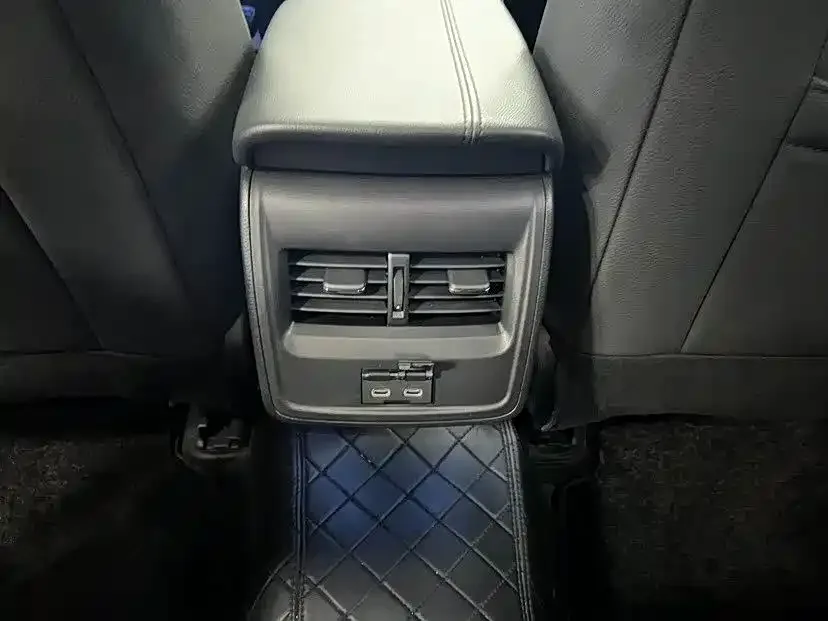 Toyota Avalon Asia Dragon 2022 2.0L Enterprising Edition 2023 — миниатюра 4