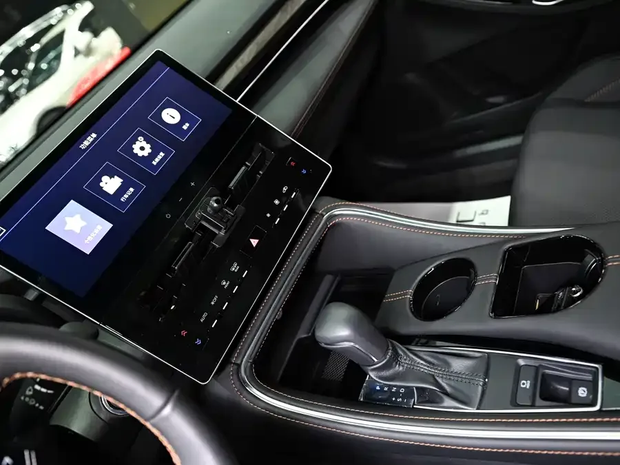 Toyota Avalon 2024 Avalon Hybrid 2.0L Luxury Edition 2024 — миниатюра 4