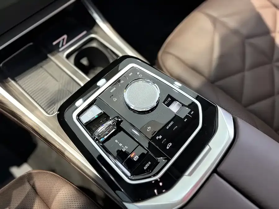 BMW 7 Series BMW 7 Series 2023 735Li M Sport Package 2025 — миниатюра 3