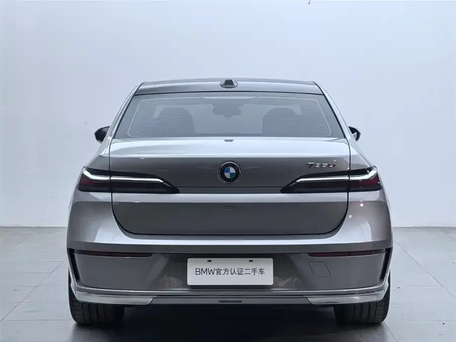 BMW 7 Series BMW 7 Series 2023 735Li Luxury Package 2023 — миниатюра 2