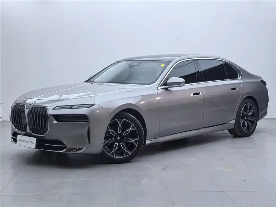 BMW 7 Series BMW 7 Series 2023 735Li Luxury Package 2023 — фото 1, купить с доставкой в Москву